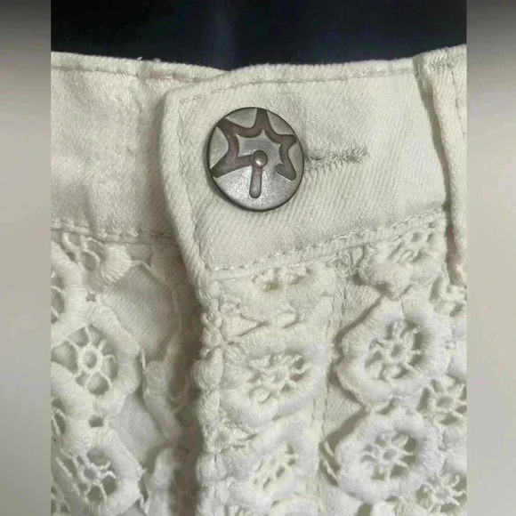 Vanilla Star boho Crochet Front Cut Off cream sz 7 
Denim Shorts NWOT super cute - Picture 7 of 8